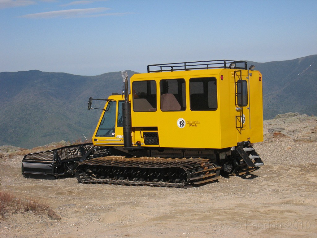 Mt Washington NH 2010 0645.jpg - Mt Washington NH. On May 23 2010 drove the road to the summit. Looked at the views, took some pictures, and drove back down.